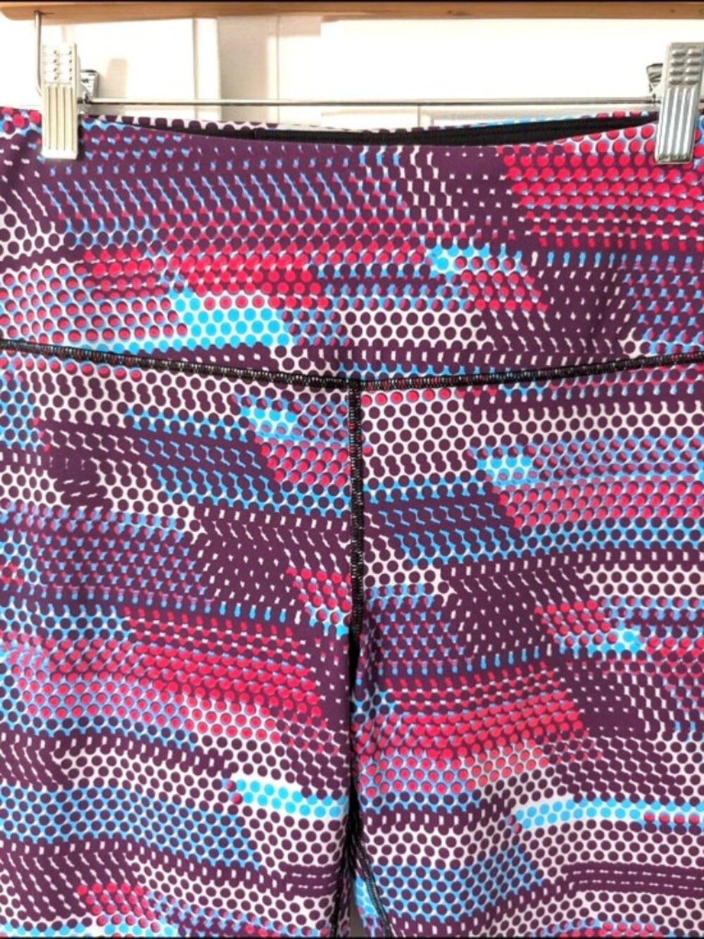 Like New Victoria's Secret VSX Knockout Leggings‎ Polka Dot Size L - Picture 3 of 6